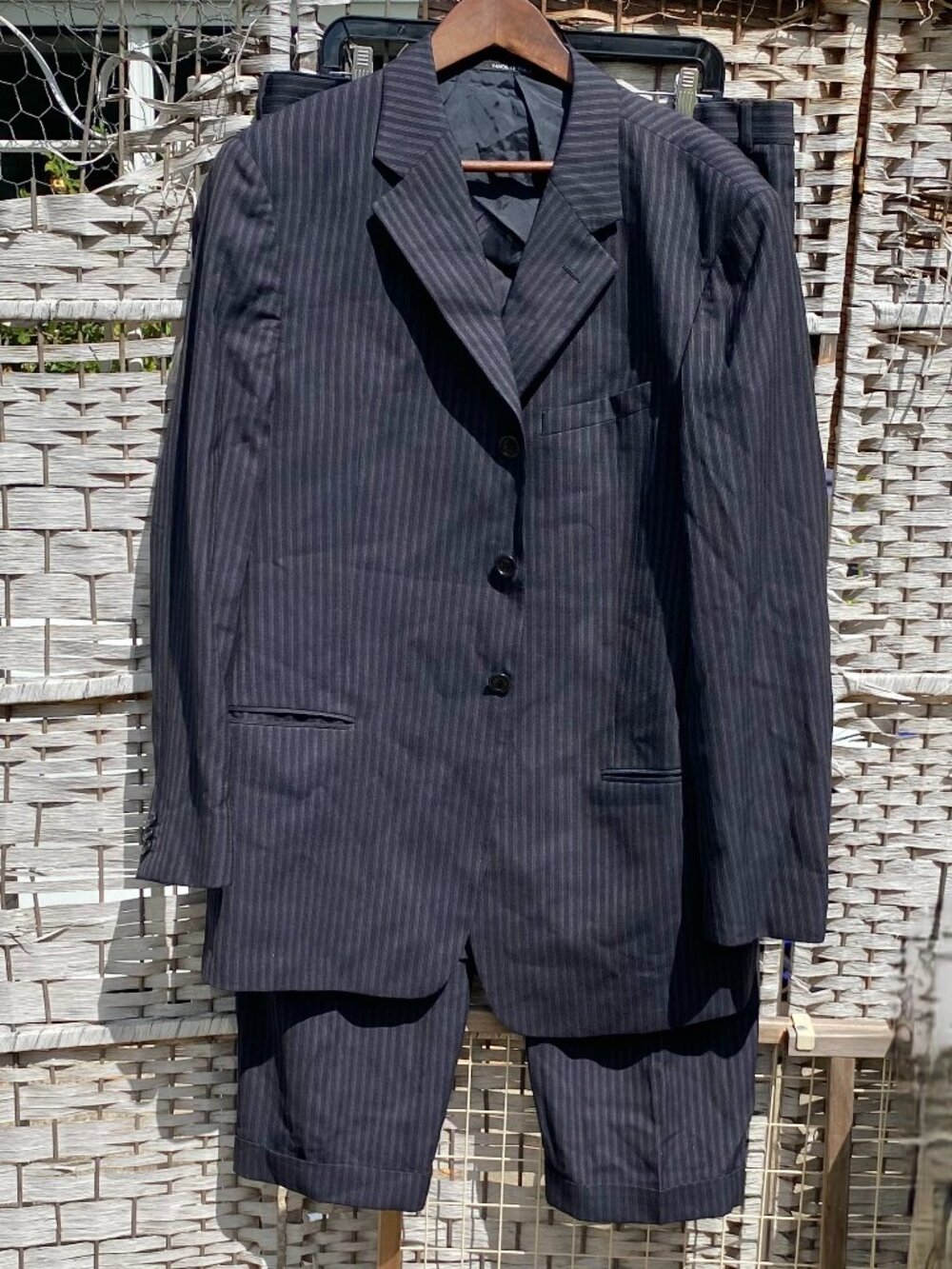 Armani Collezioni (2) Two Piece Black Pinstripe Suit Made in Italy Wool
